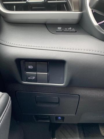 used 2021 Toyota Highlander car, priced at $29,995