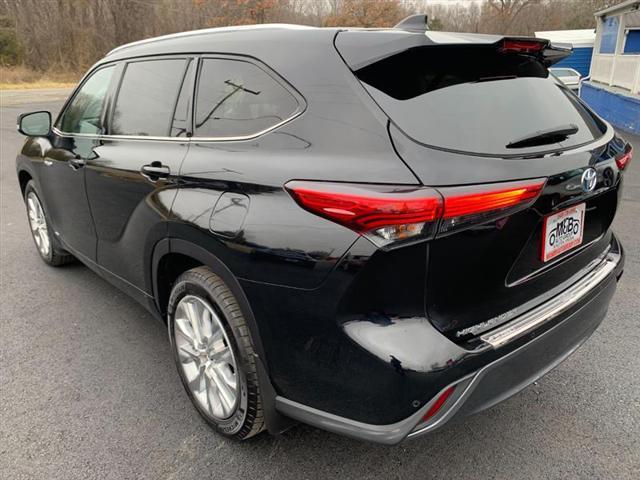 used 2021 Toyota Highlander Hybrid car, priced at $34,995