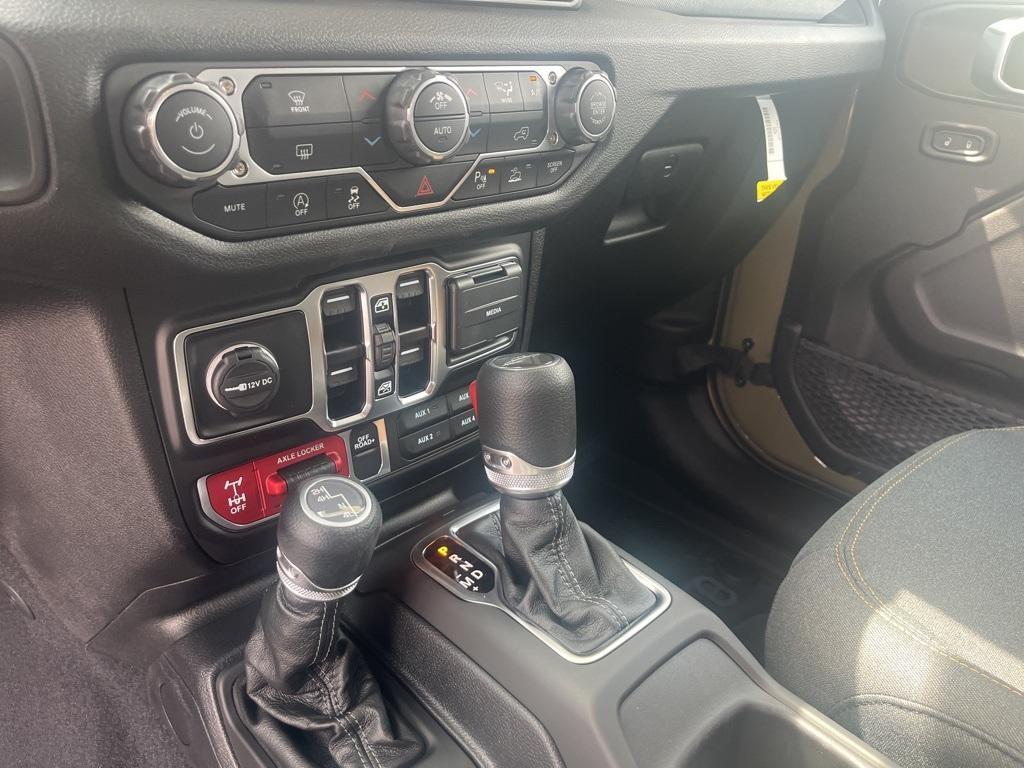 new 2025 Jeep Gladiator car, priced at $48,485