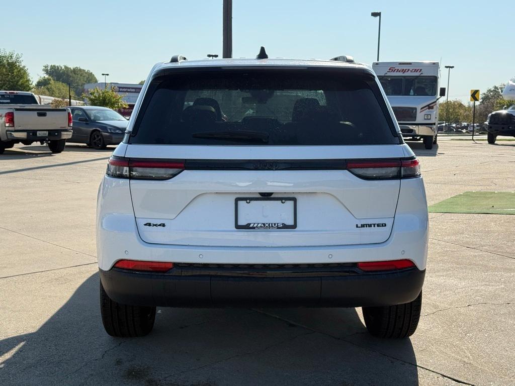new 2025 Jeep Grand Cherokee car, priced at $44,757