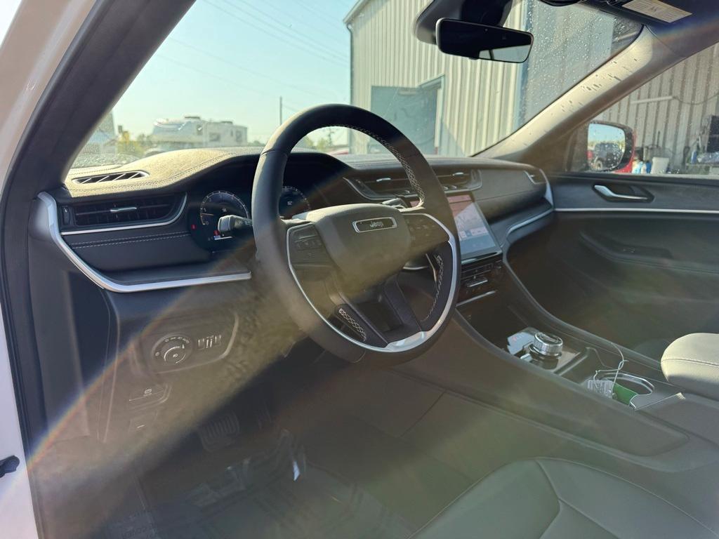 new 2025 Jeep Grand Cherokee car, priced at $44,757