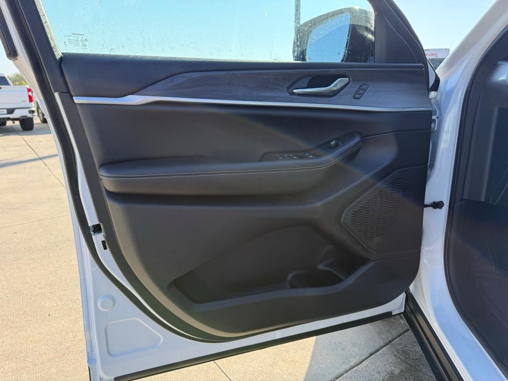 new 2025 Jeep Grand Cherokee car, priced at $44,757