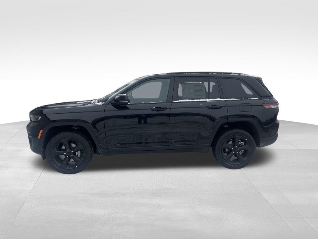 new 2025 Jeep Grand Cherokee car, priced at $45,675