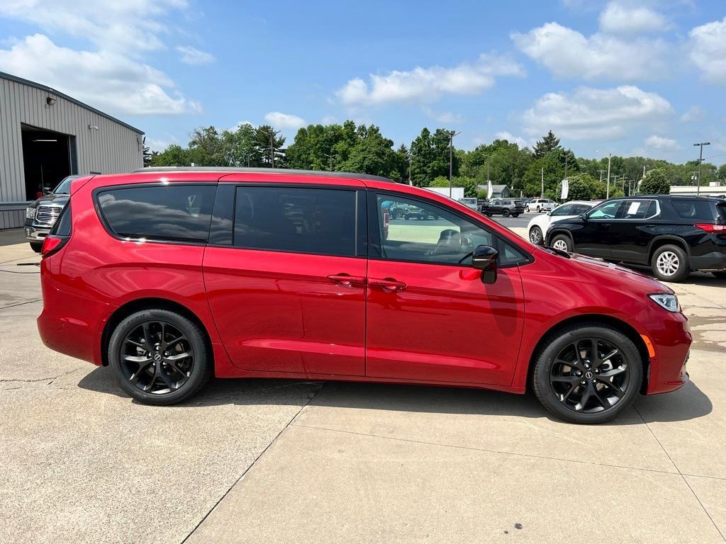 new 2025 Chrysler Pacifica car