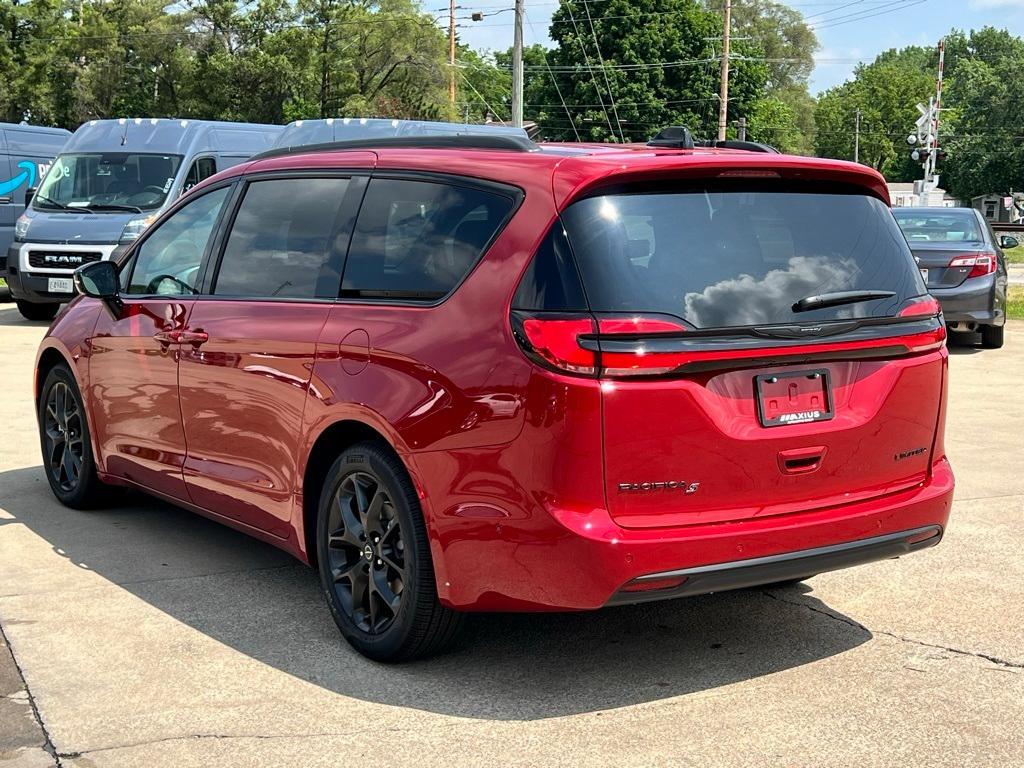 new 2025 Chrysler Pacifica car