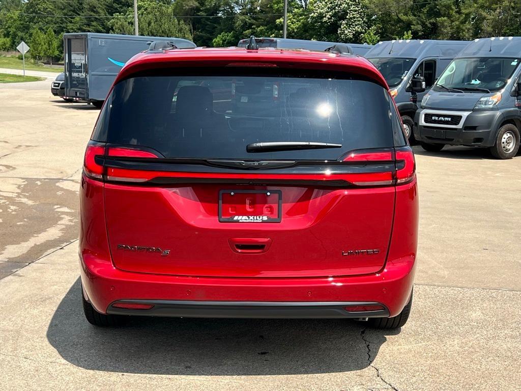 new 2025 Chrysler Pacifica car