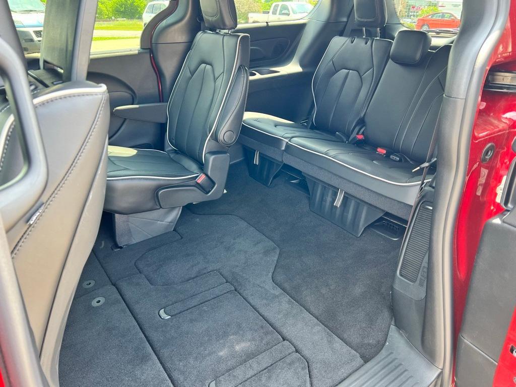 new 2025 Chrysler Pacifica car