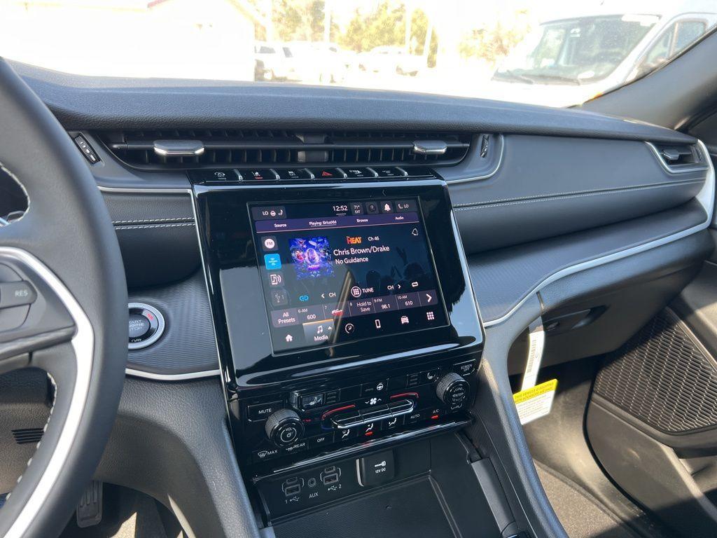 new 2025 Jeep Grand Cherokee car, priced at $44,370