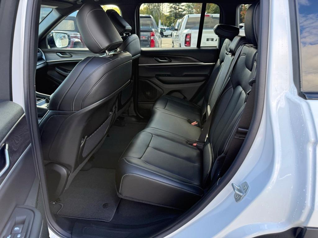 new 2025 Jeep Grand Cherokee car, priced at $50,885