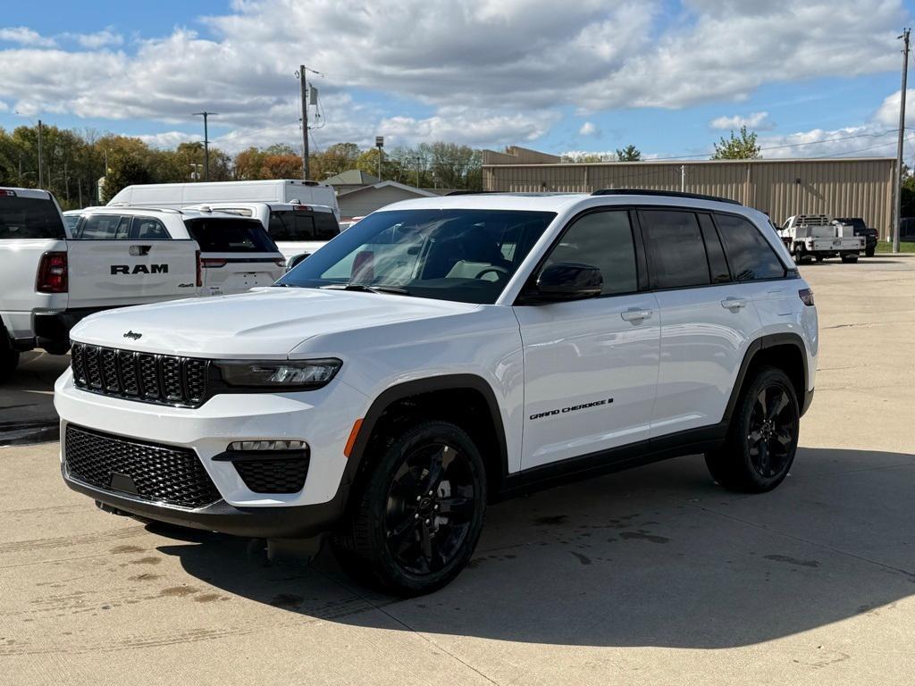 new 2025 Jeep Grand Cherokee car, priced at $50,885