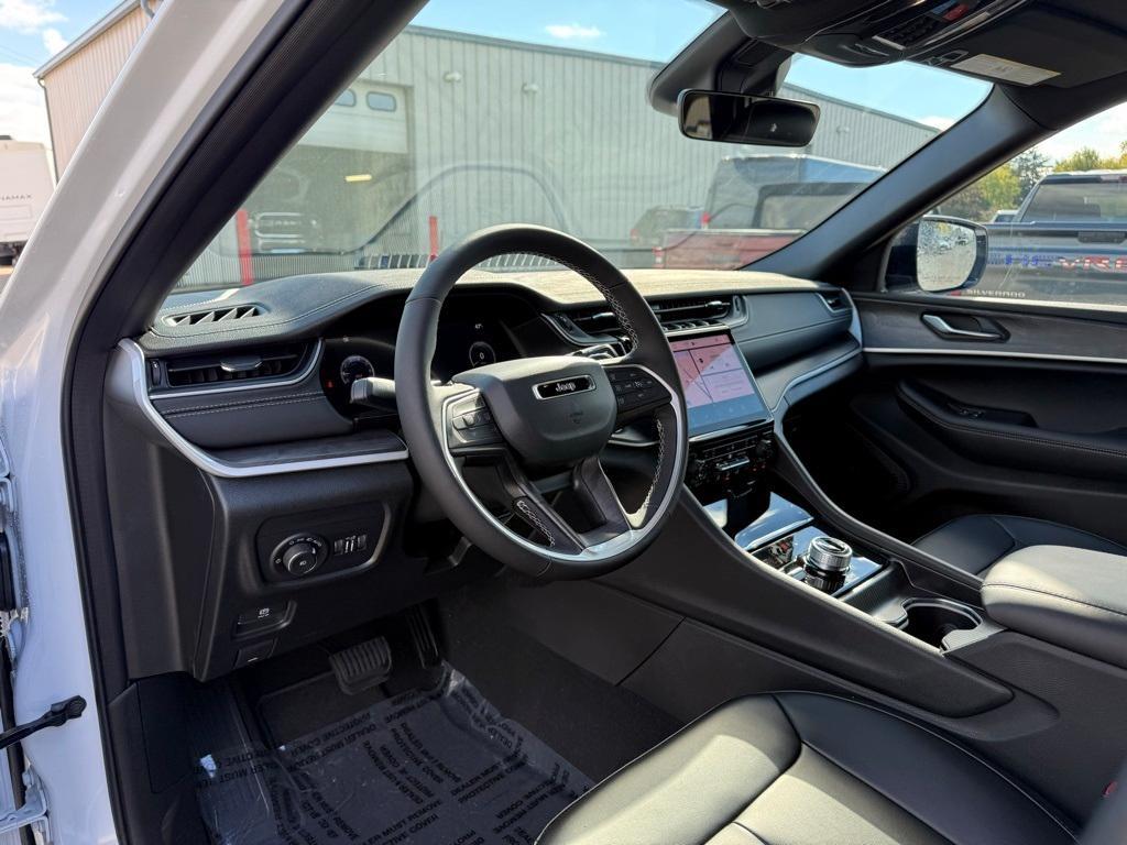 new 2025 Jeep Grand Cherokee car, priced at $50,885