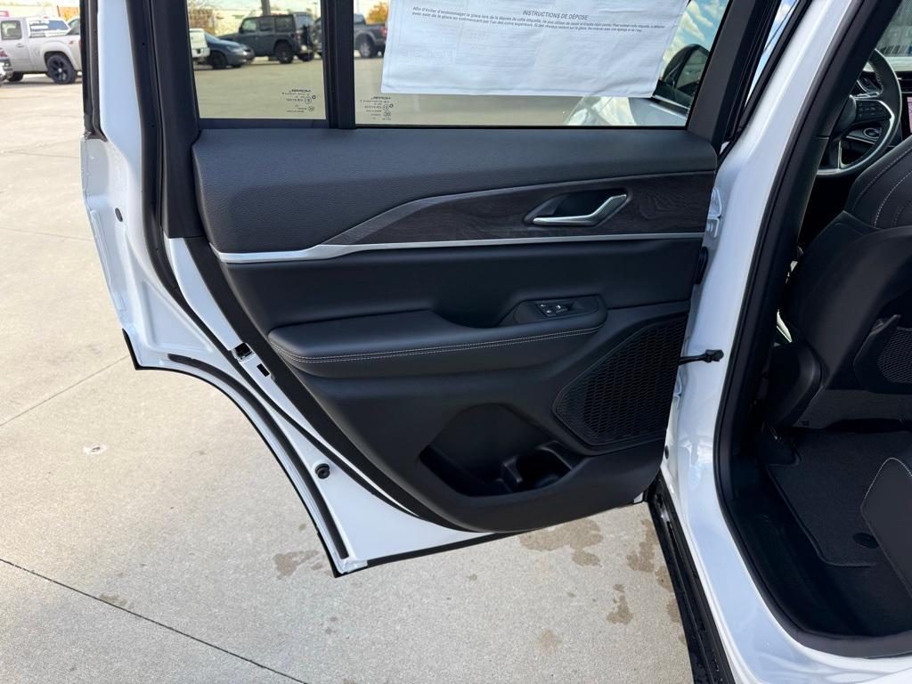 new 2025 Jeep Grand Cherokee car, priced at $50,885