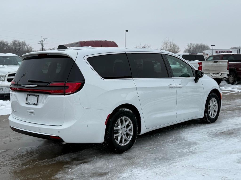 new 2025 Chrysler Pacifica car, priced at $45,725