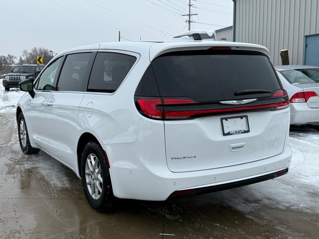 new 2025 Chrysler Pacifica car, priced at $45,725