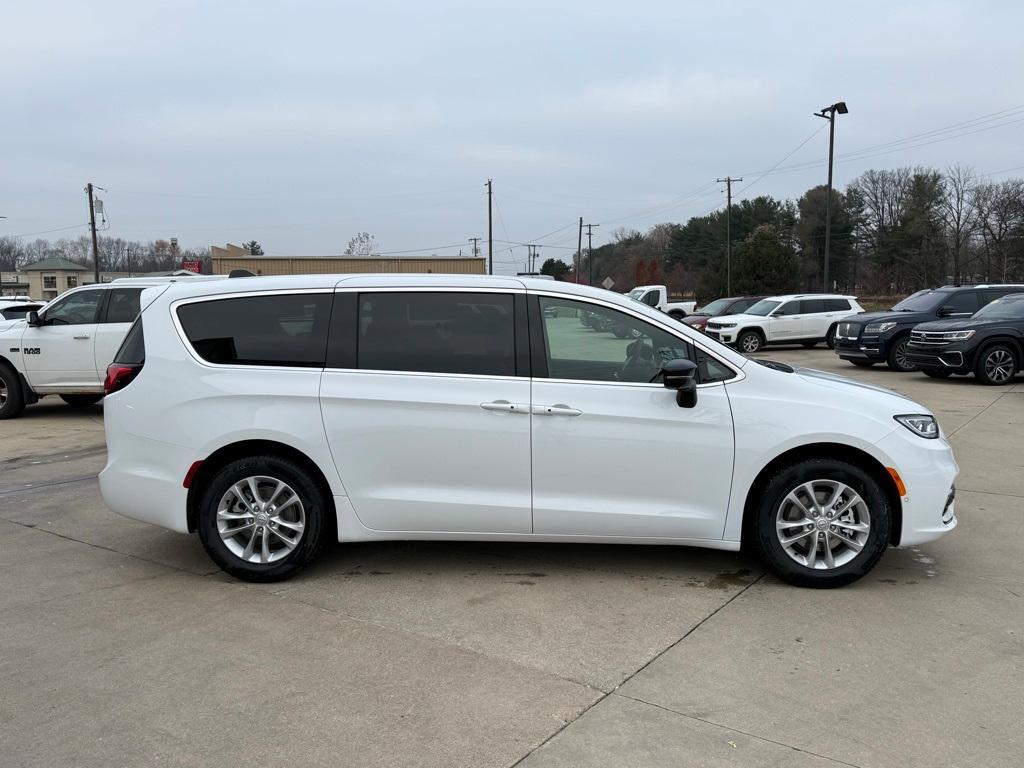 new 2026 Chrysler Pacifica car, priced at $44,473