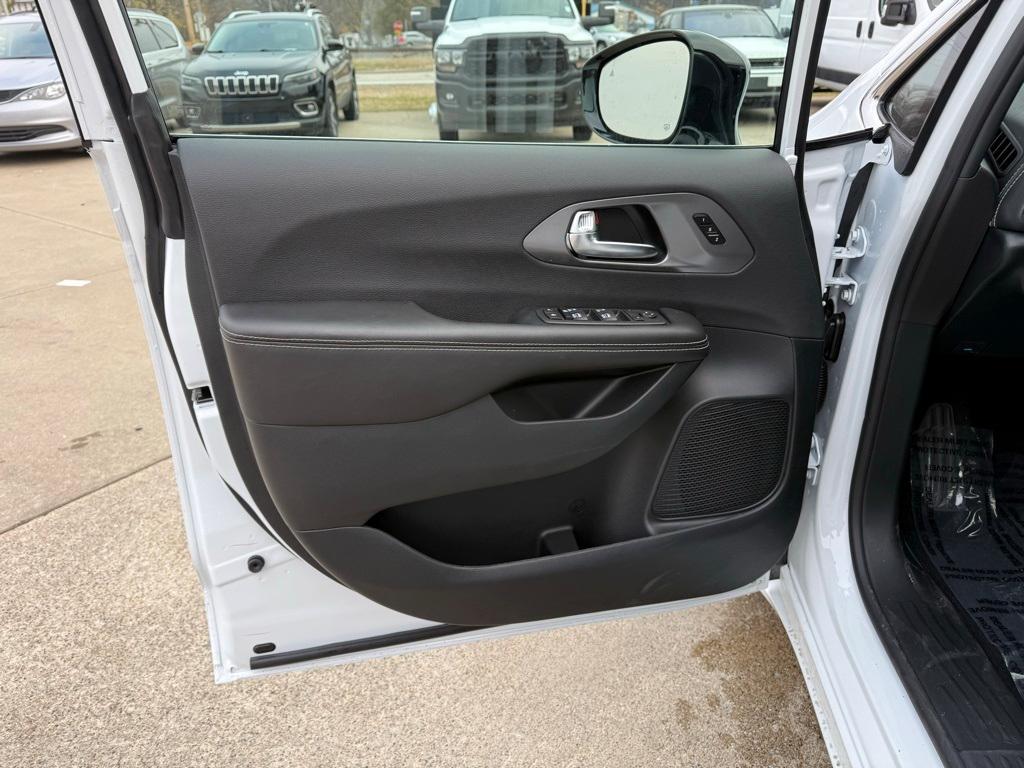 new 2026 Chrysler Pacifica car, priced at $44,473