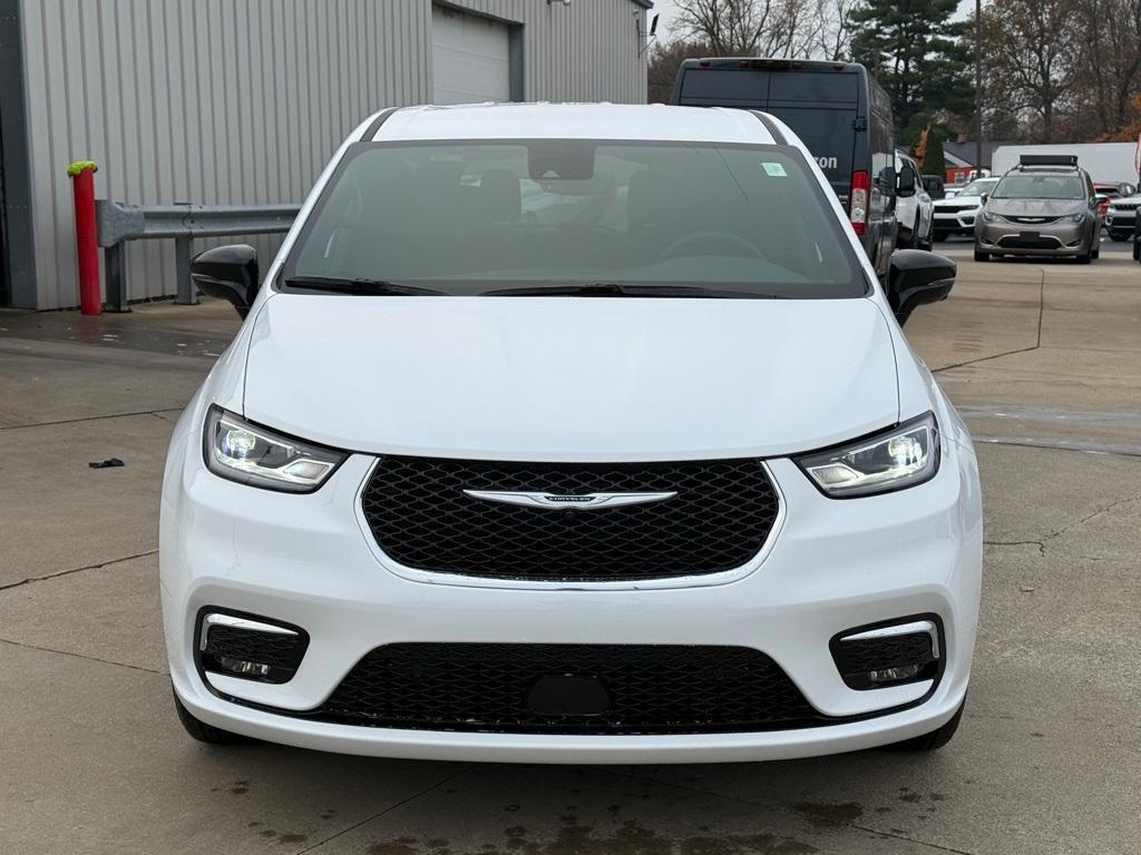 new 2026 Chrysler Pacifica car, priced at $44,473