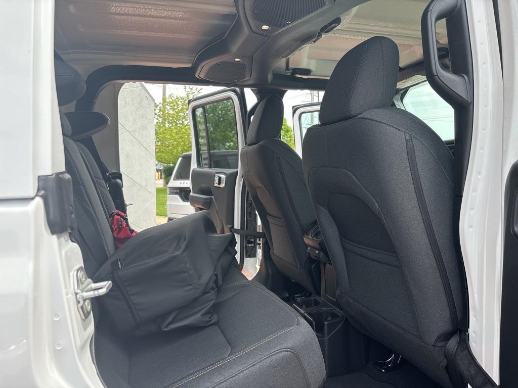 new 2025 Jeep Gladiator car, priced at $49,530