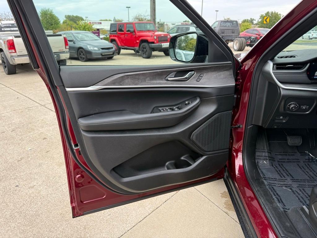 new 2025 Jeep Grand Cherokee car, priced at $44,451