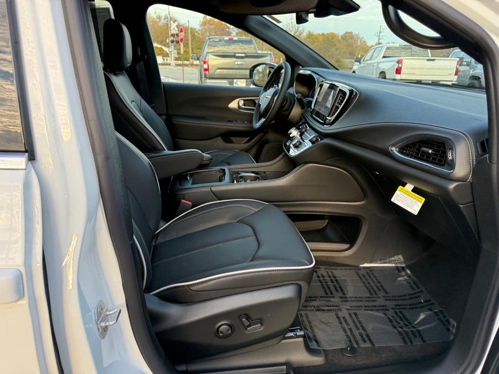 new 2026 Chrysler Pacifica car, priced at $47,101