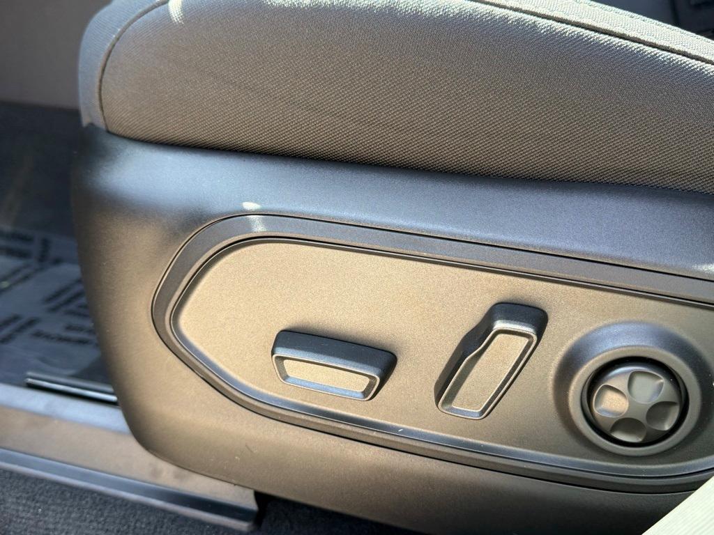 new 2025 Jeep Grand Cherokee car, priced at $42,915