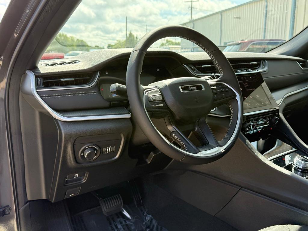 new 2025 Jeep Grand Cherokee car, priced at $42,915