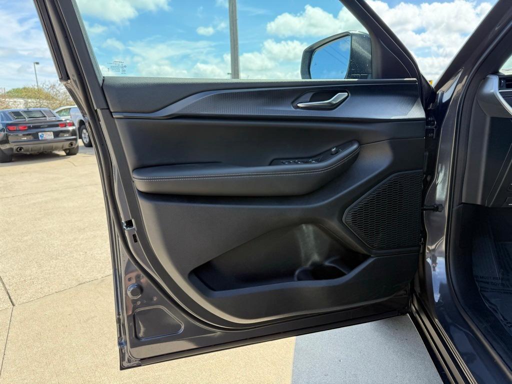 new 2025 Jeep Grand Cherokee car, priced at $42,915