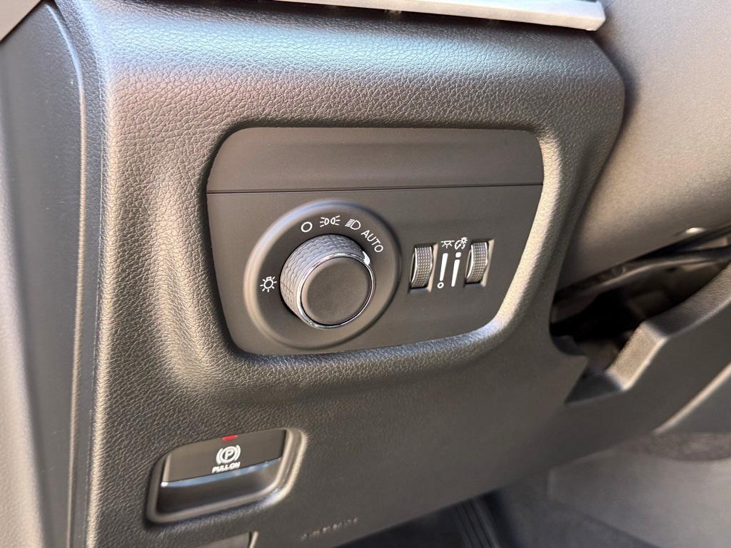 new 2025 Jeep Grand Cherokee car, priced at $42,915