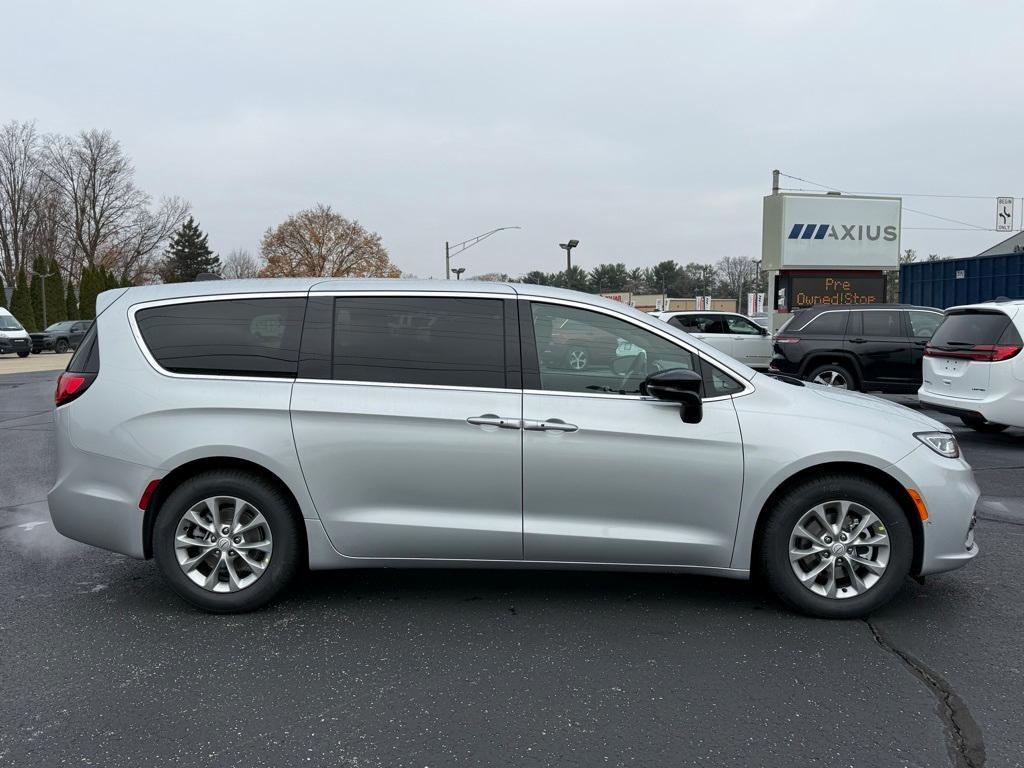 new 2026 Chrysler Pacifica car, priced at $48,777