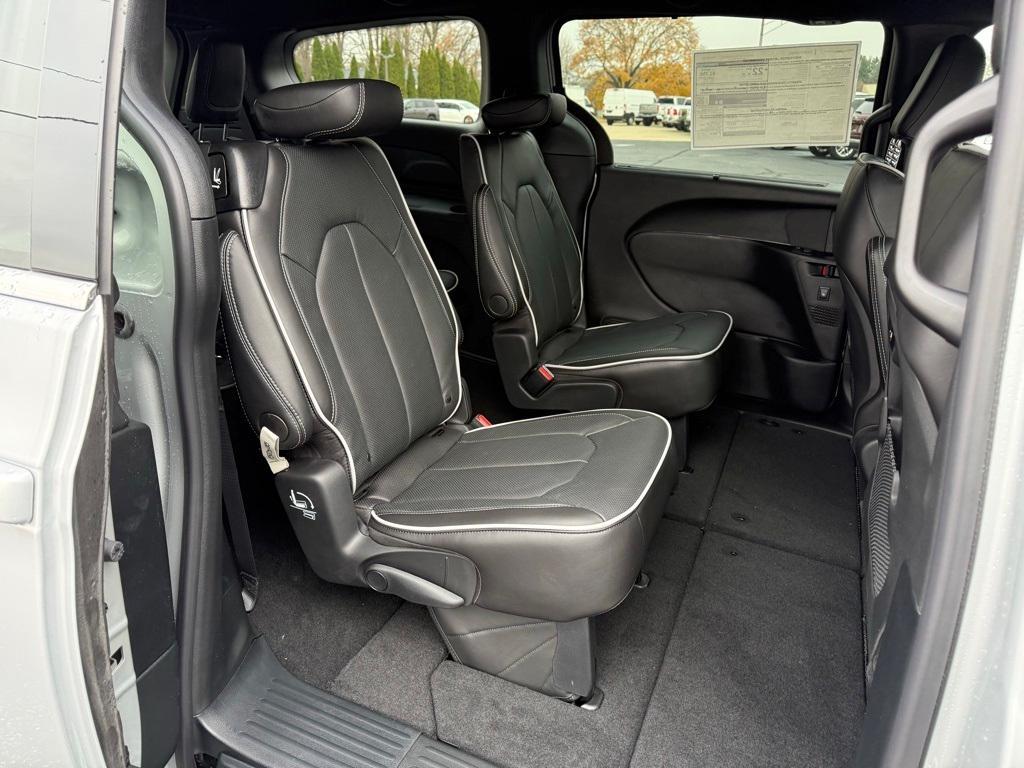 new 2026 Chrysler Pacifica car, priced at $48,777