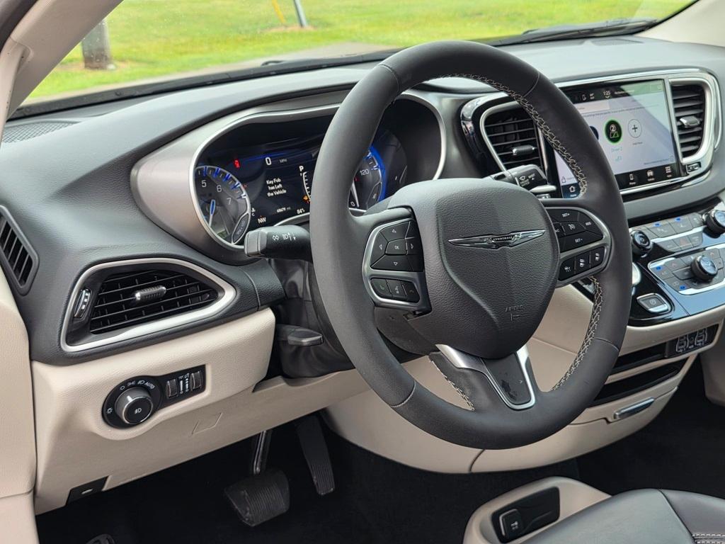 used 2023 Chrysler Pacifica car, priced at $23,756