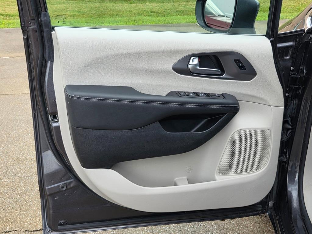 used 2023 Chrysler Pacifica car, priced at $23,756