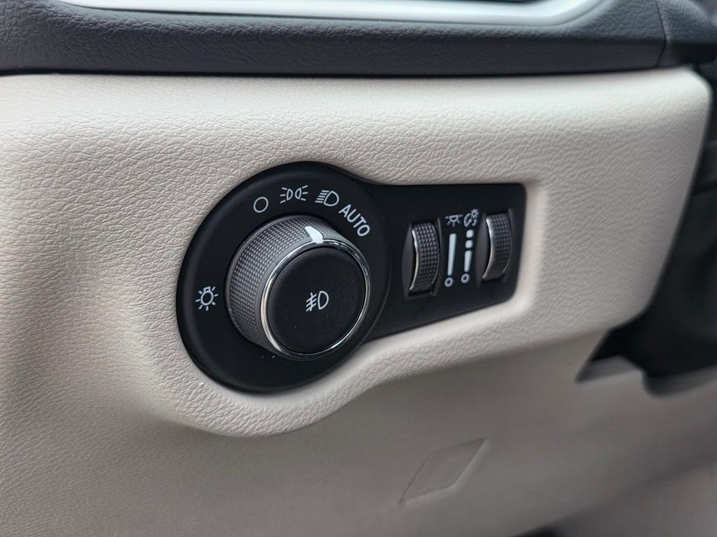 used 2023 Chrysler Pacifica car, priced at $23,756