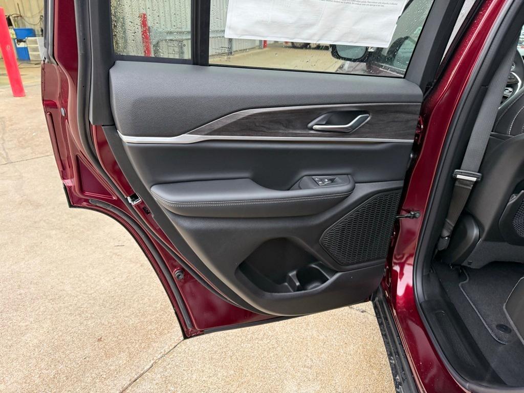 new 2025 Jeep Grand Cherokee car, priced at $46,757