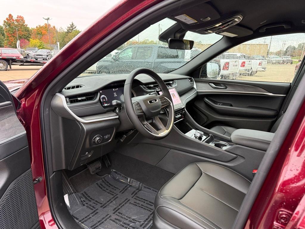 new 2025 Jeep Grand Cherokee car, priced at $46,757
