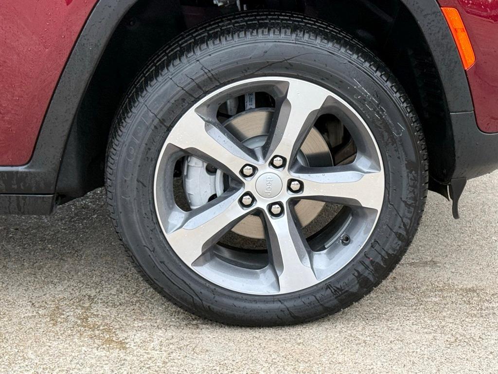 new 2025 Jeep Grand Cherokee car, priced at $46,757