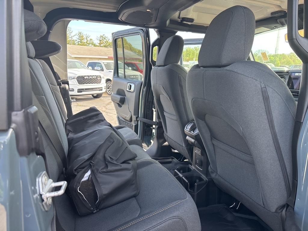 new 2025 Jeep Gladiator car, priced at $48,332