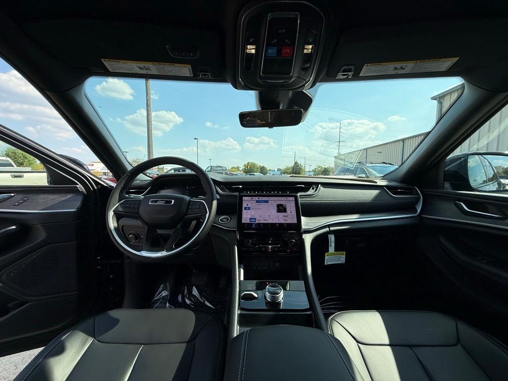 new 2025 Jeep Grand Cherokee car, priced at $47,870