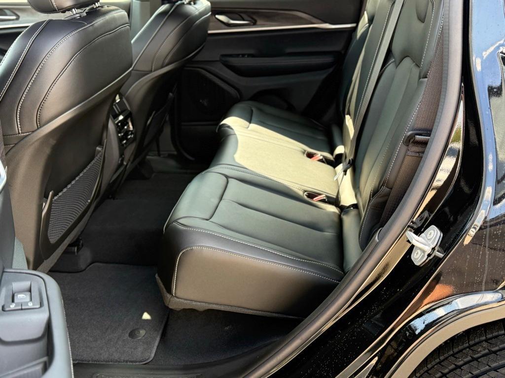 new 2025 Jeep Grand Cherokee car, priced at $47,870