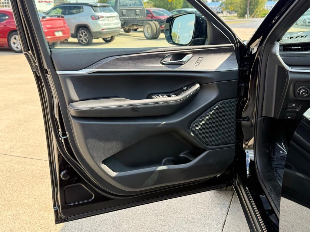 new 2025 Jeep Grand Cherokee car, priced at $47,870