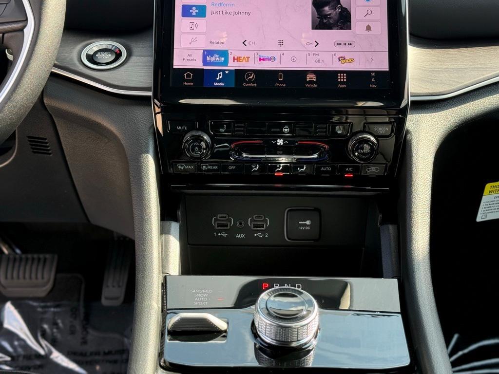 new 2025 Jeep Grand Cherokee car, priced at $47,870