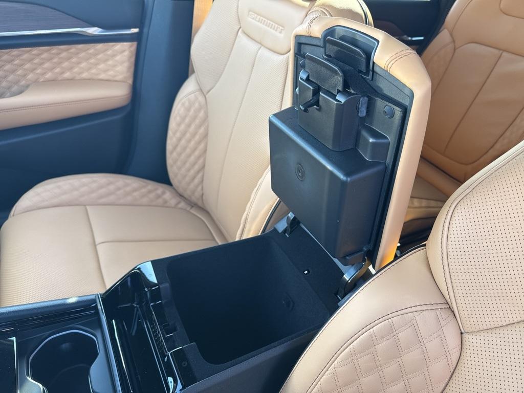 new 2025 Jeep Grand Cherokee L car, priced at $60,055