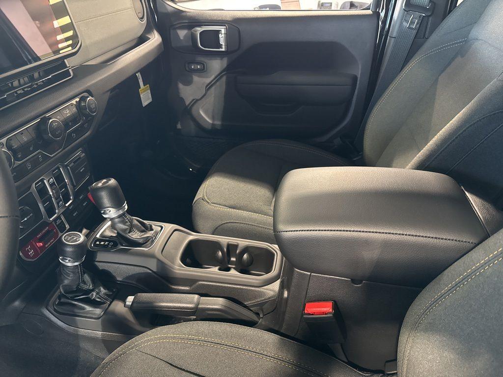 new 2025 Jeep Wrangler car, priced at $54,365