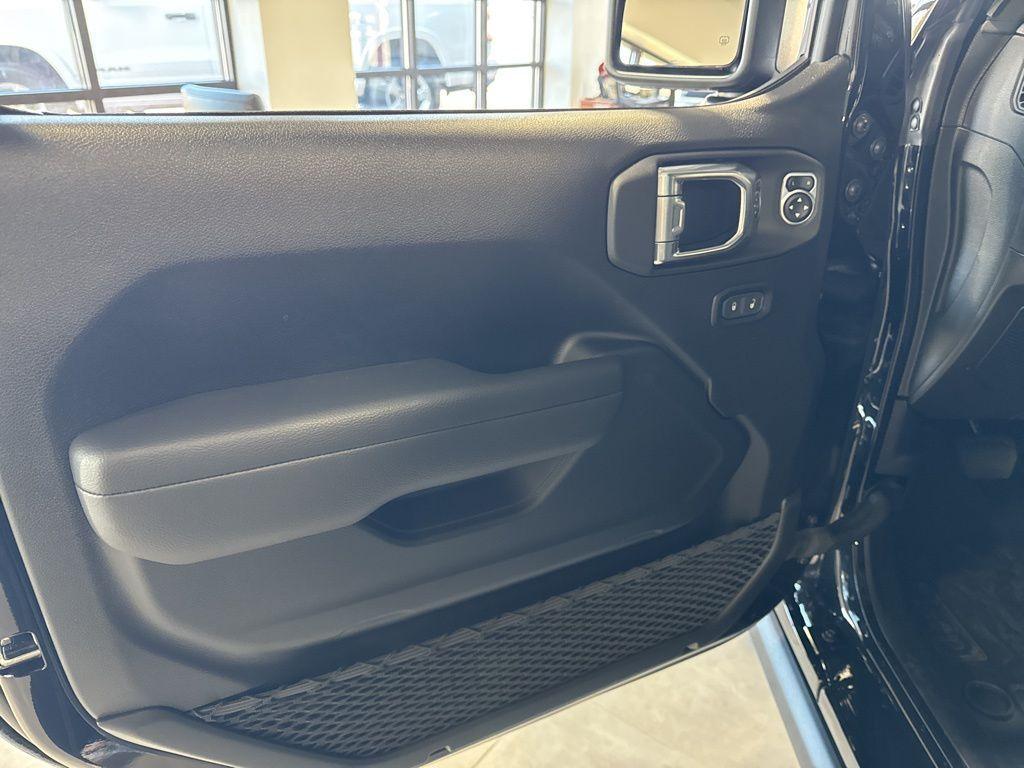 new 2025 Jeep Wrangler car, priced at $54,365