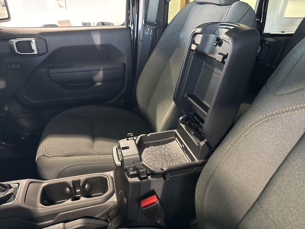 new 2025 Jeep Wrangler car, priced at $54,365