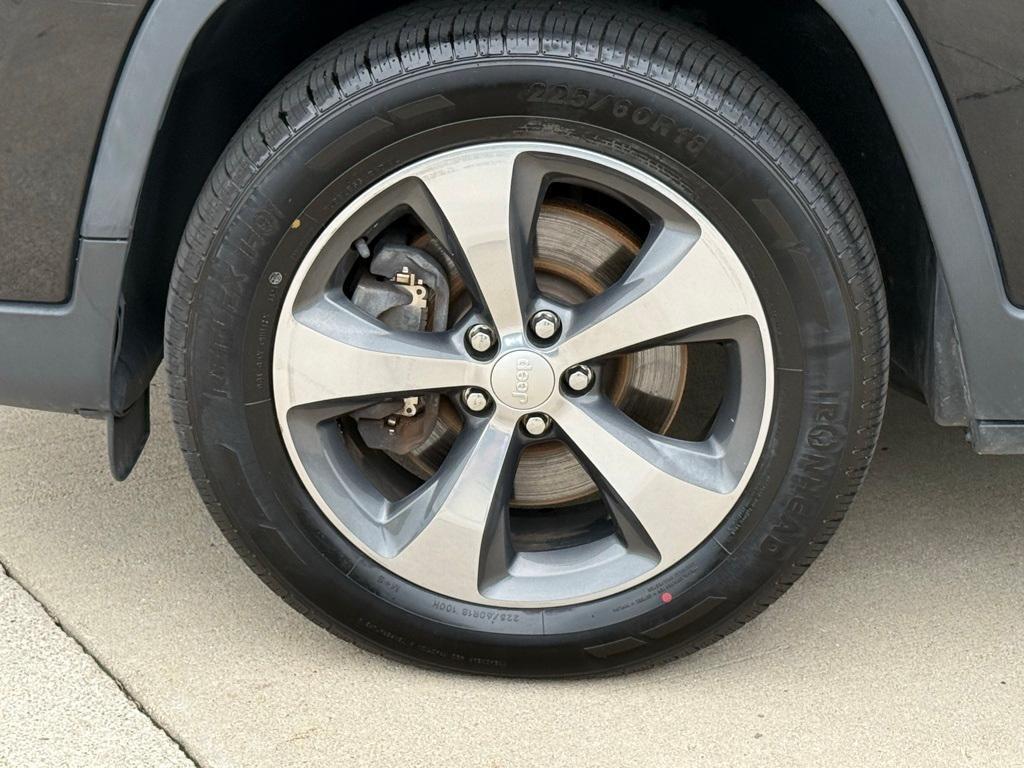 used 2019 Jeep Cherokee car, priced at $16,813