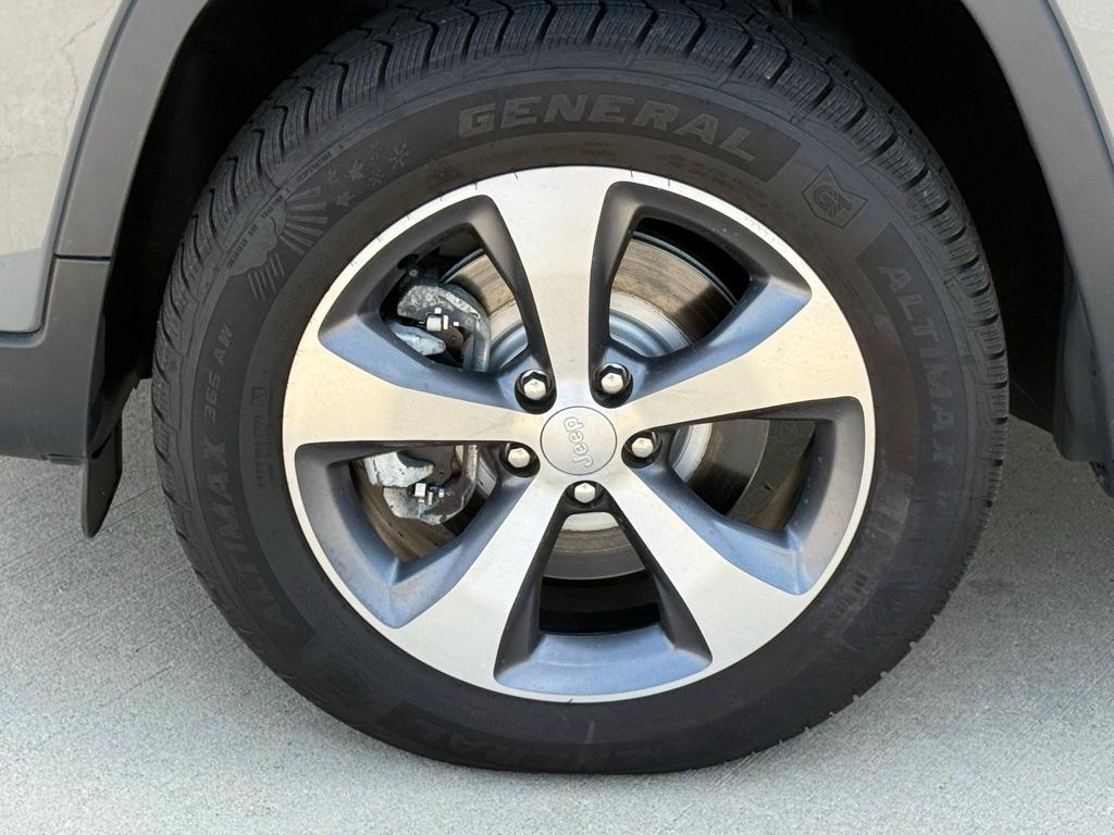 used 2021 Jeep Cherokee car, priced at $24,265