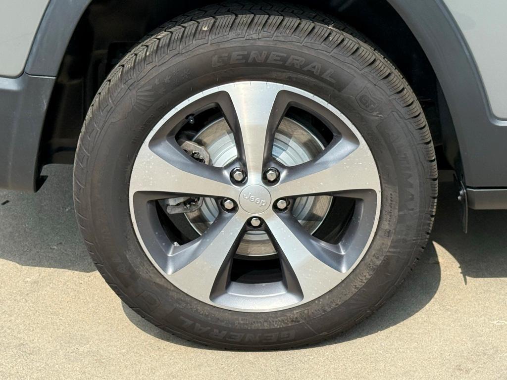 used 2021 Jeep Cherokee car, priced at $24,265