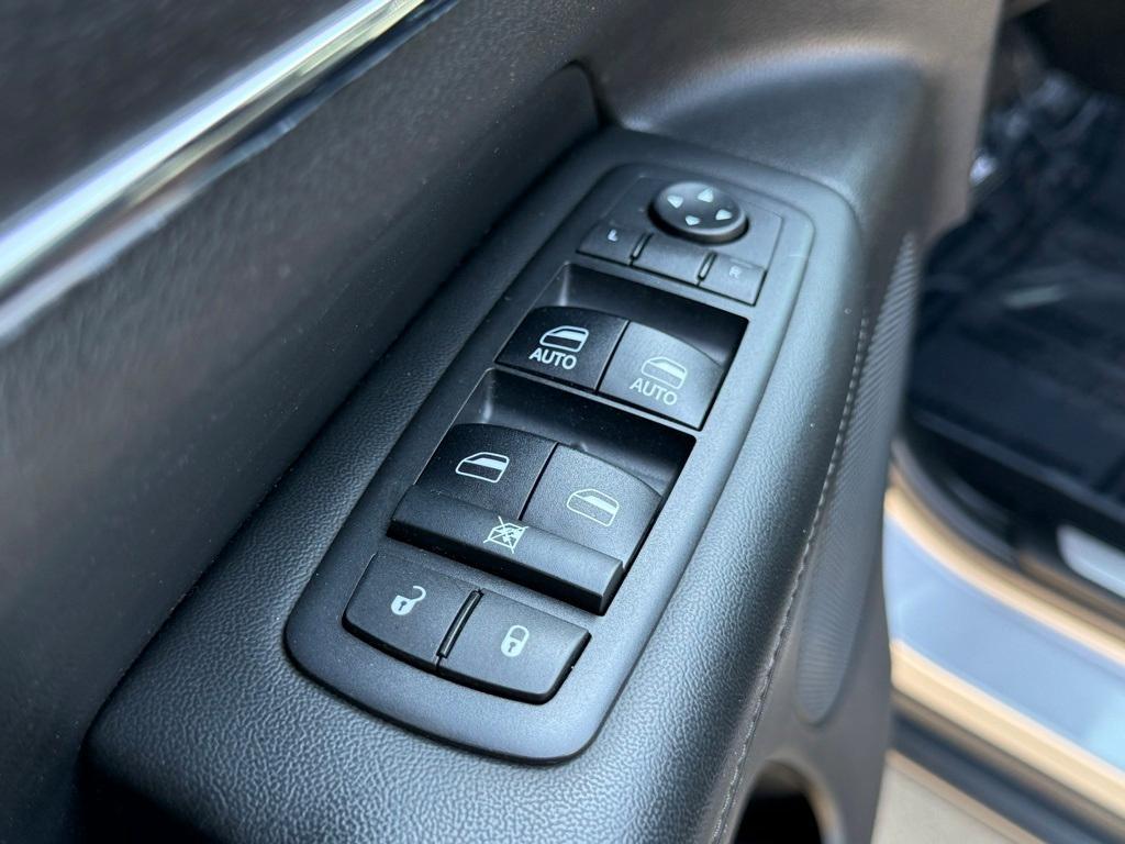 used 2018 Jeep Grand Cherokee car, priced at $16,981