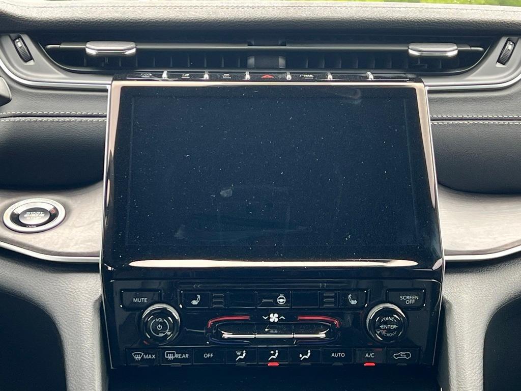new 2025 Jeep Grand Cherokee car, priced at $43,631